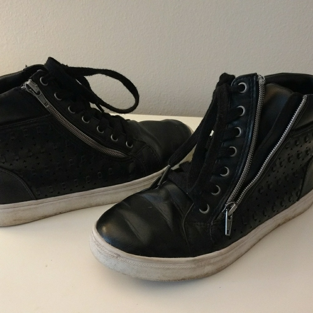 Stevie's Hightop Zip-up Sneakers, size 5